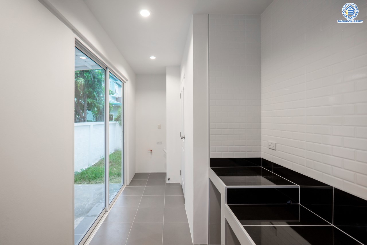 บ้านมือสองตกแต่งใหม่ ม.ชลลดา วัดลาดปลาดุก คุณภาพระดับ L&H บนเนื้อที่ 52.2 ตร.ว. ฟังก์ชัน 3 ห้องนอน 2 ห้องน้ำ 3 ที่จอดรถ บนทำเลศักยภาพ เพียง 15 นาทีถึง เซ็นทรัลเวสท์เกต ใกล้รถไฟฟ้าสายสีม่วง "สถานีคลองบางไผ่"...